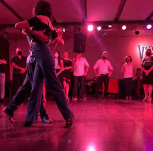 Flores Negras resplandece en la noche porteña con «Maldito Tango»