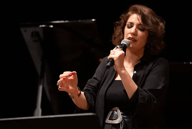 Jazz y Encanto: La Versatilidad de Ligia Piro en el Teatro Picadero