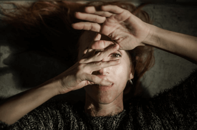 Groove: Un Viaje Sensorial a Través de la Danza, la Música y las Luces