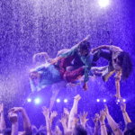 Aven: El espectáculo de Fuerza Bruta que promete felicidad absoluta