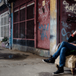 Leila Sucari y su propuesta literaria con «Casi Perra»: Descubriendo la identidad y la transformación humana