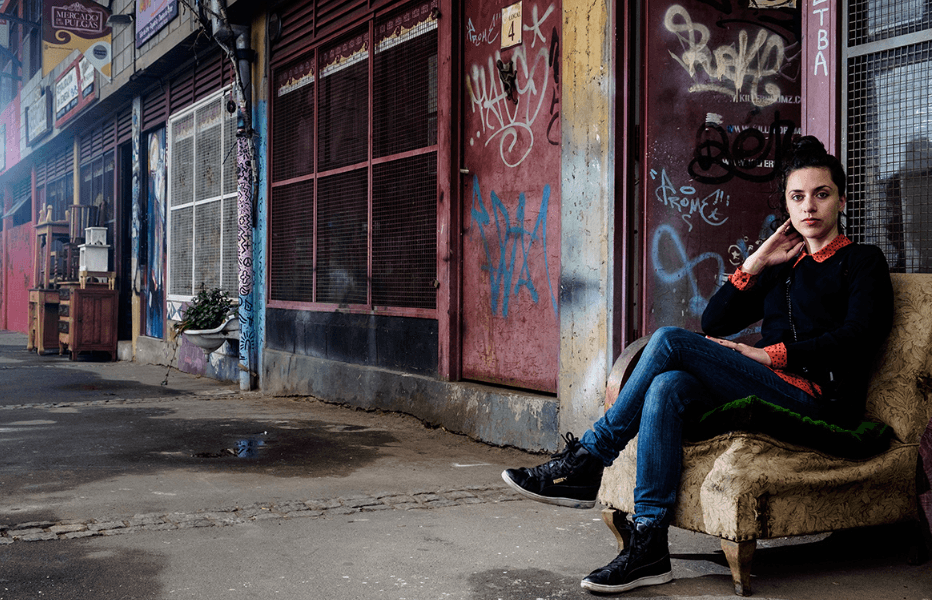 Leila Sucari y su propuesta literaria con «Casi Perra»: Descubriendo la identidad y la transformación humana