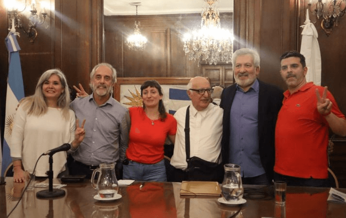 Propuesta para restituir el nombre original al barrio Cornelio Saavedra: un homenaje a Juan Perón