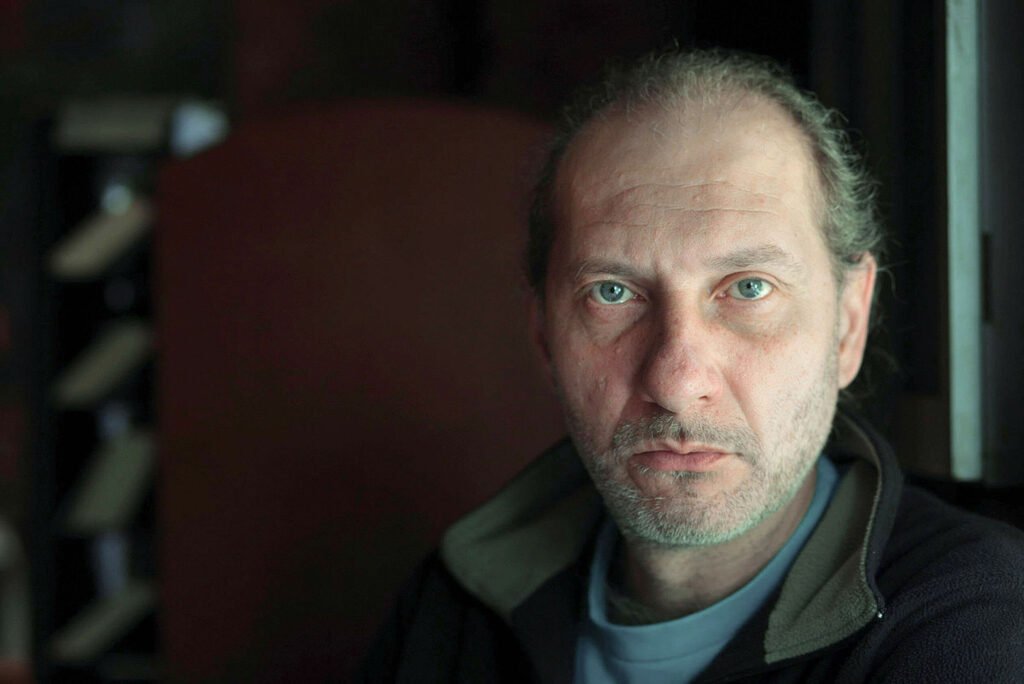 Luis Sagasti y el arte de tejer historias desde las estrellas