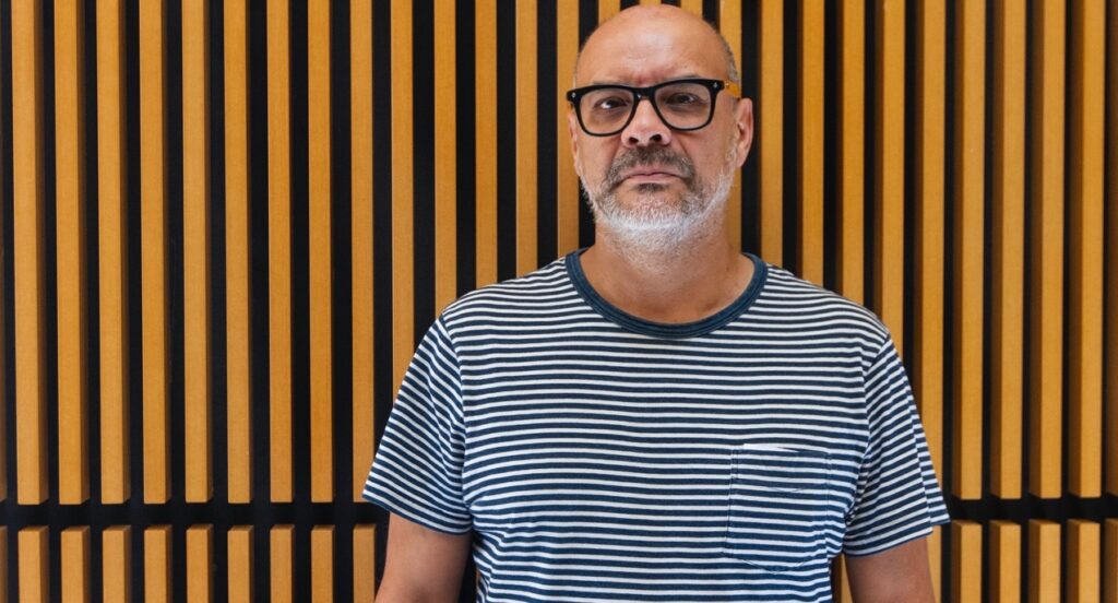 Fabián Casas: entre la novela y el guión, exploraciones de un mundo retrofuturista