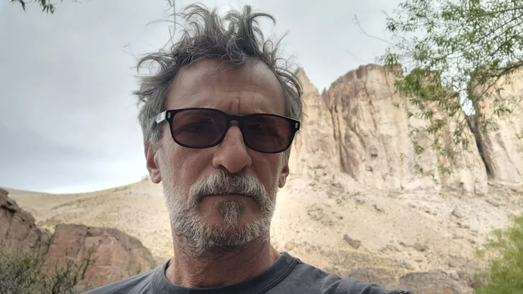 Cenizas y Diamantes: La historia detrás de Don Cornelio y La Zona