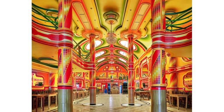 Cheje Futurismo: La Arquitectura Andina de Freddy Mamani y la Fotografía de Florencia Blanco