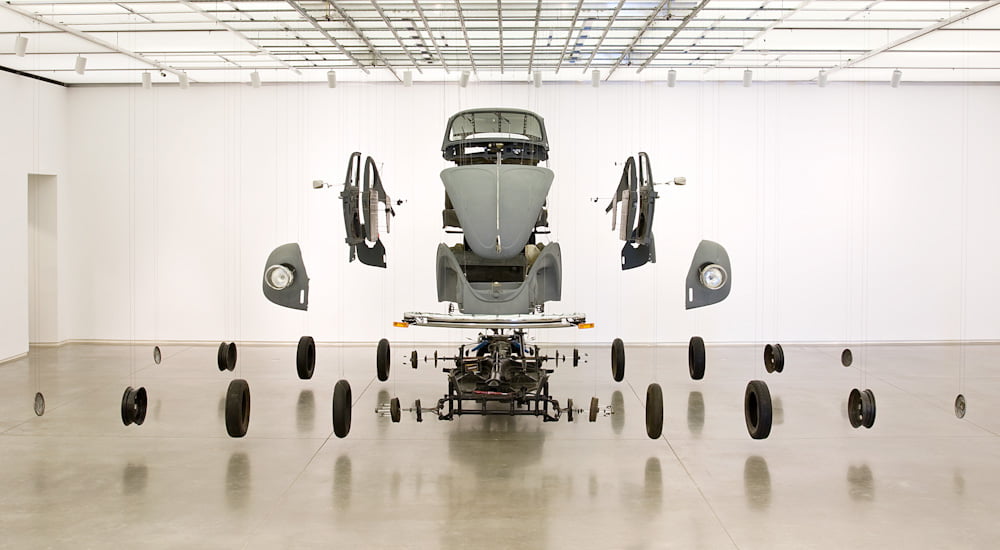 Damián Ortega: Desentrañando la Complejidad Artística Detrás de un Escarabajo Icónico