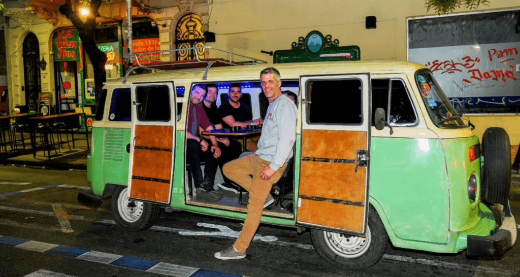 La Magia de Bue Pizza Tour: Un viaje en Combi por los Sabores Porteños