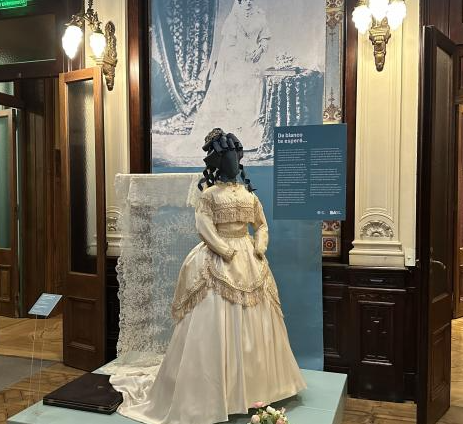 Exposición ‘De Blanco, te esperé’: Un viaje por la historia de los trajes de boda en Argentina