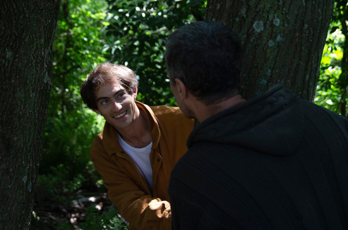 Diatriba de Amor en la Era Digital: Un Debate sobre los Vínculos Modernos