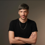 Diez años después, ‘Electrónica’ vuelve a sonar: Enzo Maqueira revive su impactante novela sobre la juventud perdida