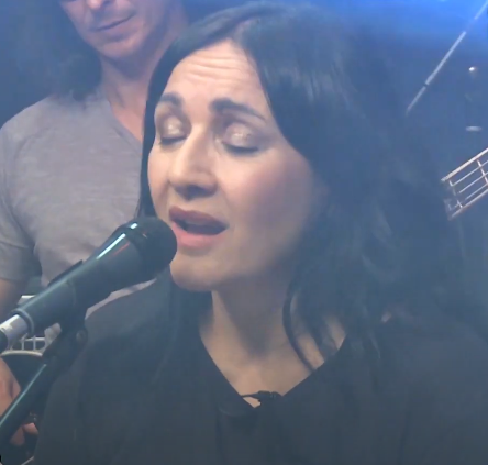 Roxana Ahmed: Una Nueva Luz en Clásicos del Rock Argentino