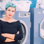 «La Chica de la Lámpara» Ilumina el Teatro Porteño: Cuando el Arte y la Maternidad se Entremezclan