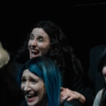 «Hacé Como Si Entendieras»: Una Comedia Negra Al Estilo Edgar Allan Poe