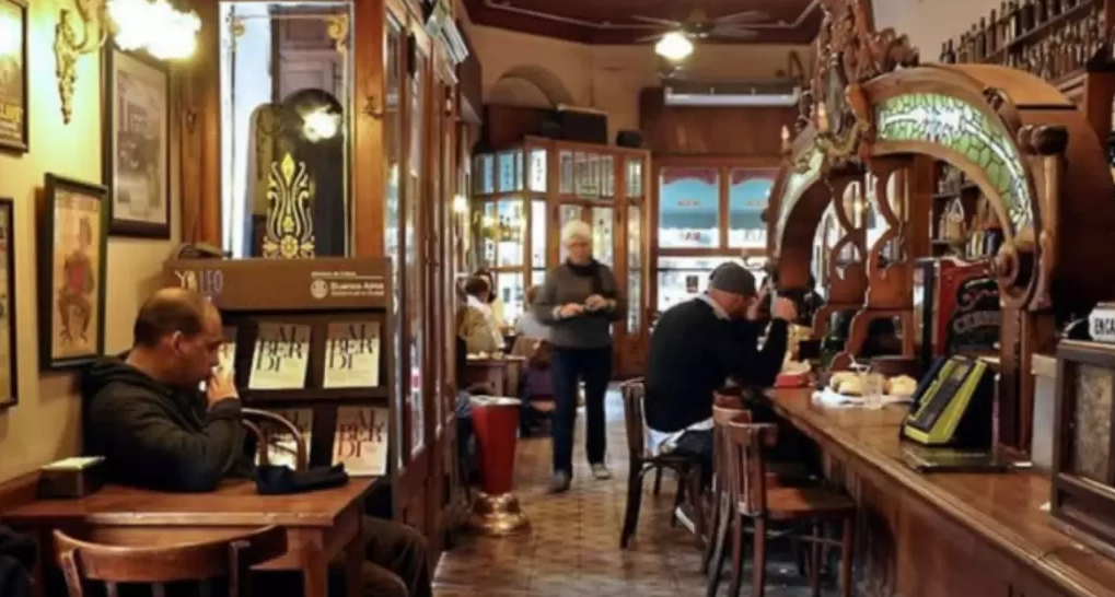 Bares Notables: Celebremos la Tradición y el Encuentro Porteño en su Cuarta Noche Emblemática