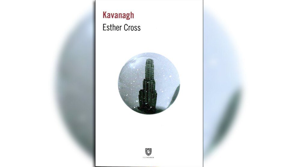 Esther Cross: La escritora que mira el interior de las letras desde el Kavanagh