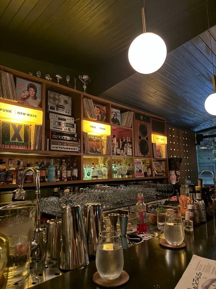 La Coctelería se Reinventa en Belgrano: Entrevista a Brenda Aziz en Mixtape Audio Bar