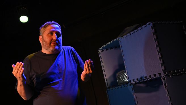 Mazeltoc: una obra de teatro en La Pausa Teatral que ilumina la vida con síndrome de Tourette