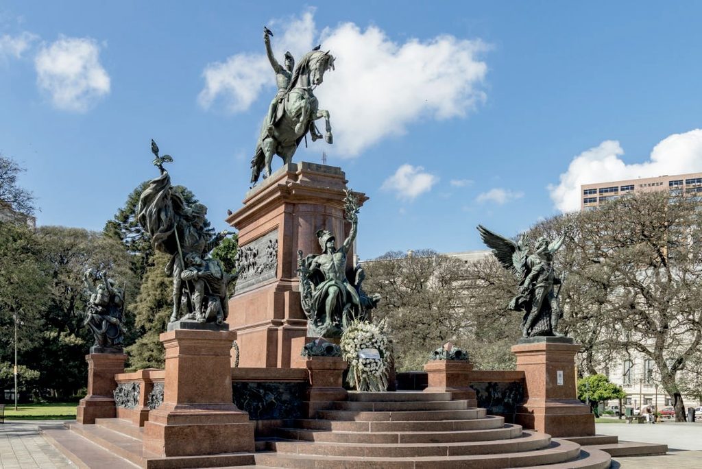 Plaza San Martín: Historia viva en el corazón de Buenos Aires
