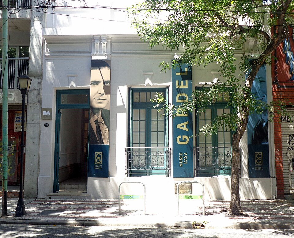 Exposición homenaje a Gardel en el Museo Casa Carlos Gardel