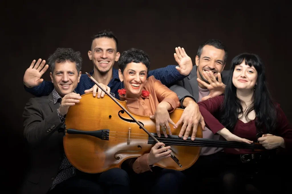Huela Chiringa se presenta en la Sala Astor Piazzolla del Centro Cultural Borges